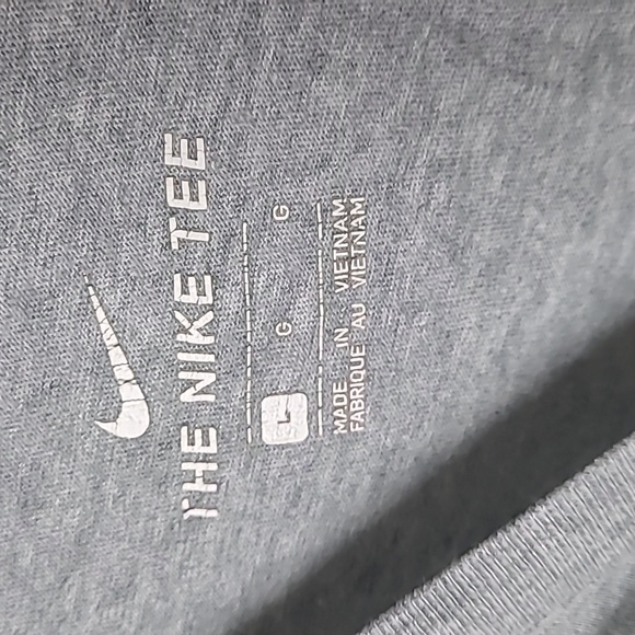 3/$30 Nike Black Embroidered Logo Gray Short Sleeve T-Shirt Size Large - Picture 6 of 6